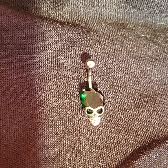 🆕️ Skull Belly Button Ring Inlaid Shiny Zircon "Halloween"  Silver Green - Picture 1 of 3